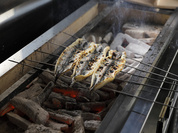 We grill an eel on Binchotan charcoal.