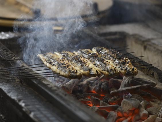 Kansai-style charcoal grilled eel Mikatahara Unakichi